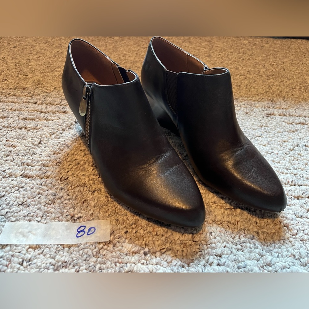 Adrienne Vittadini brown wedge booties